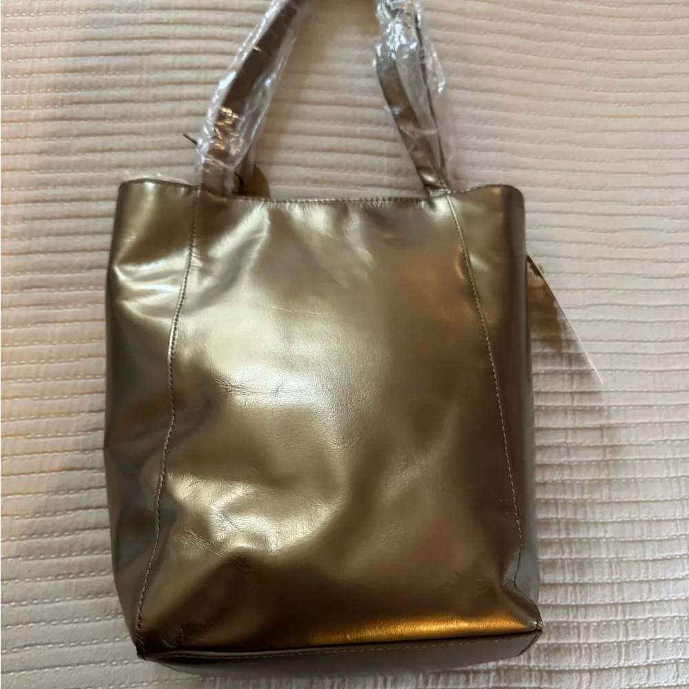 HOBO Giving Tote - Metallic Gold Tote - Picture 2 of 5